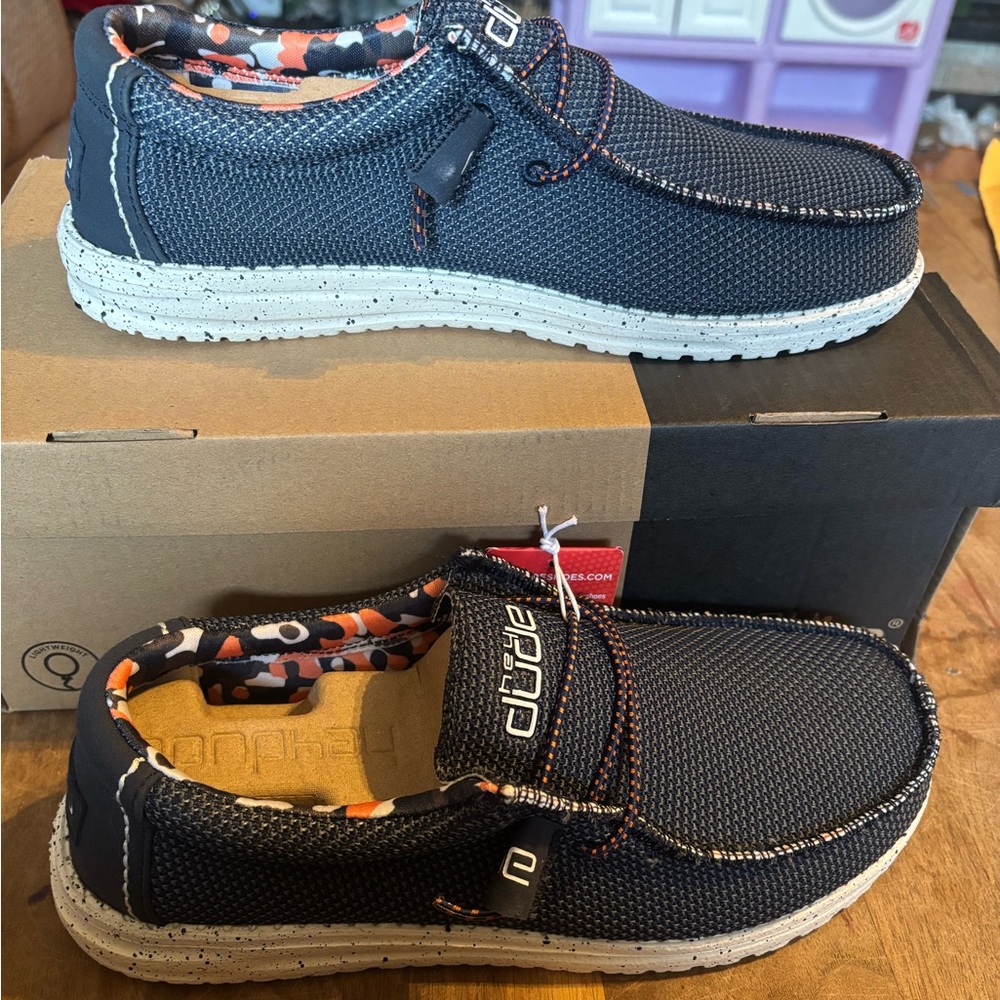 HEY DUDE WALLY SOX SIZE 8